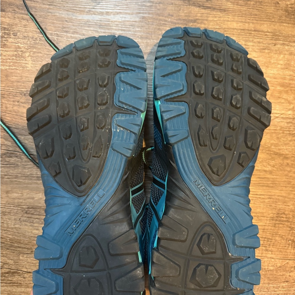 Men’s Merrell Hiking Black and Teal Shoe - Picture 4 of 4